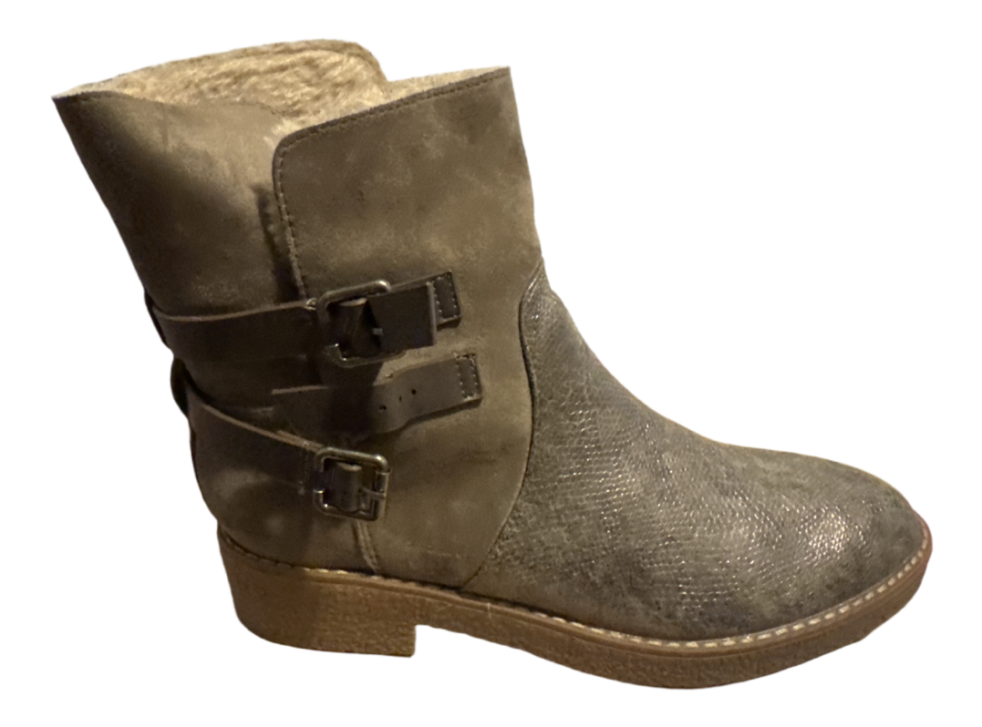 Bottes  Vanessa Wu